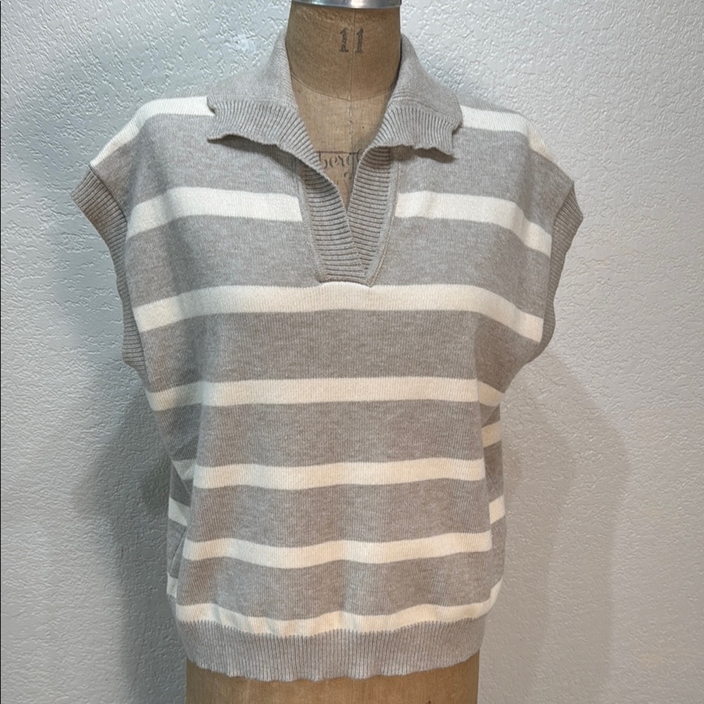 She + Sky Women's Medium Tan and Cream Striped Short Sleeve Sweater Top‎ NWT